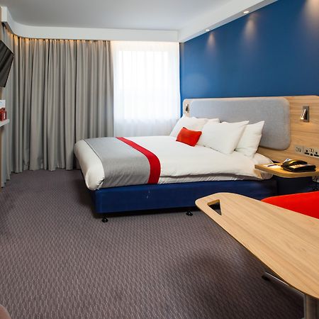Holiday Inn Express Burton On Trent By Ihg Dış mekan fotoğraf
