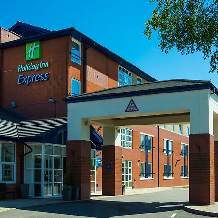 Holiday Inn Express Burton On Trent By Ihg Dış mekan fotoğraf