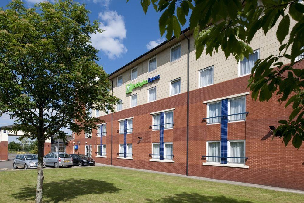 Holiday Inn Express Burton On Trent By Ihg Dış mekan fotoğraf