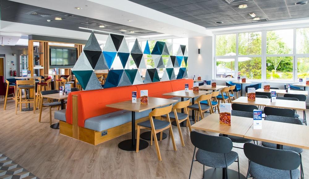 Holiday Inn Express Burton On Trent By Ihg Dış mekan fotoğraf