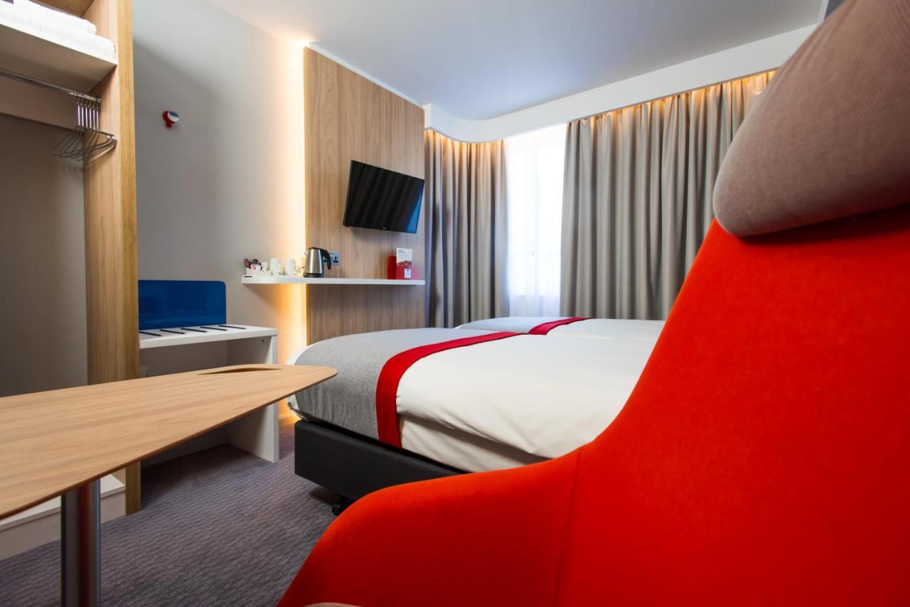 Holiday Inn Express Burton On Trent By Ihg Dış mekan fotoğraf