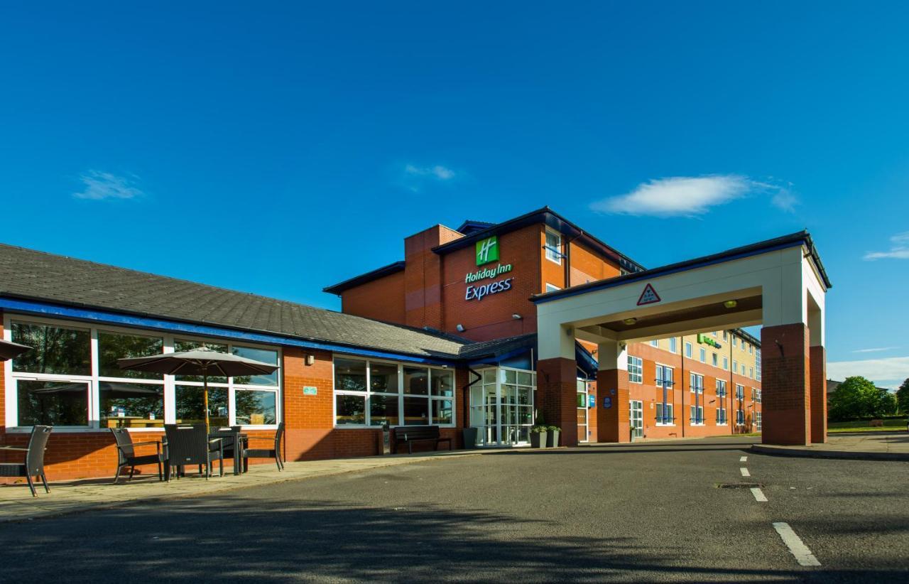 Holiday Inn Express Burton On Trent By Ihg Dış mekan fotoğraf
