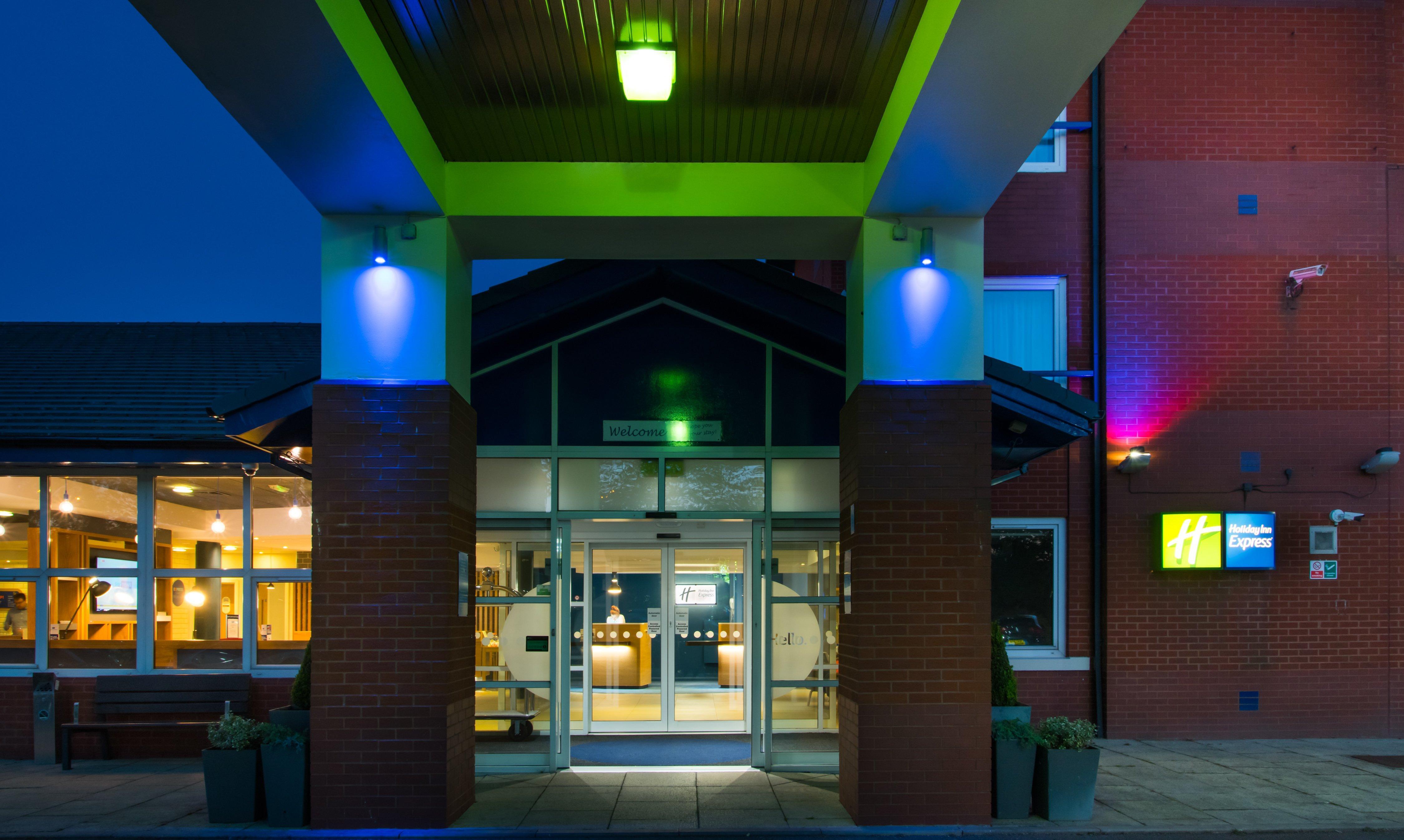 Holiday Inn Express Burton On Trent By Ihg Dış mekan fotoğraf
