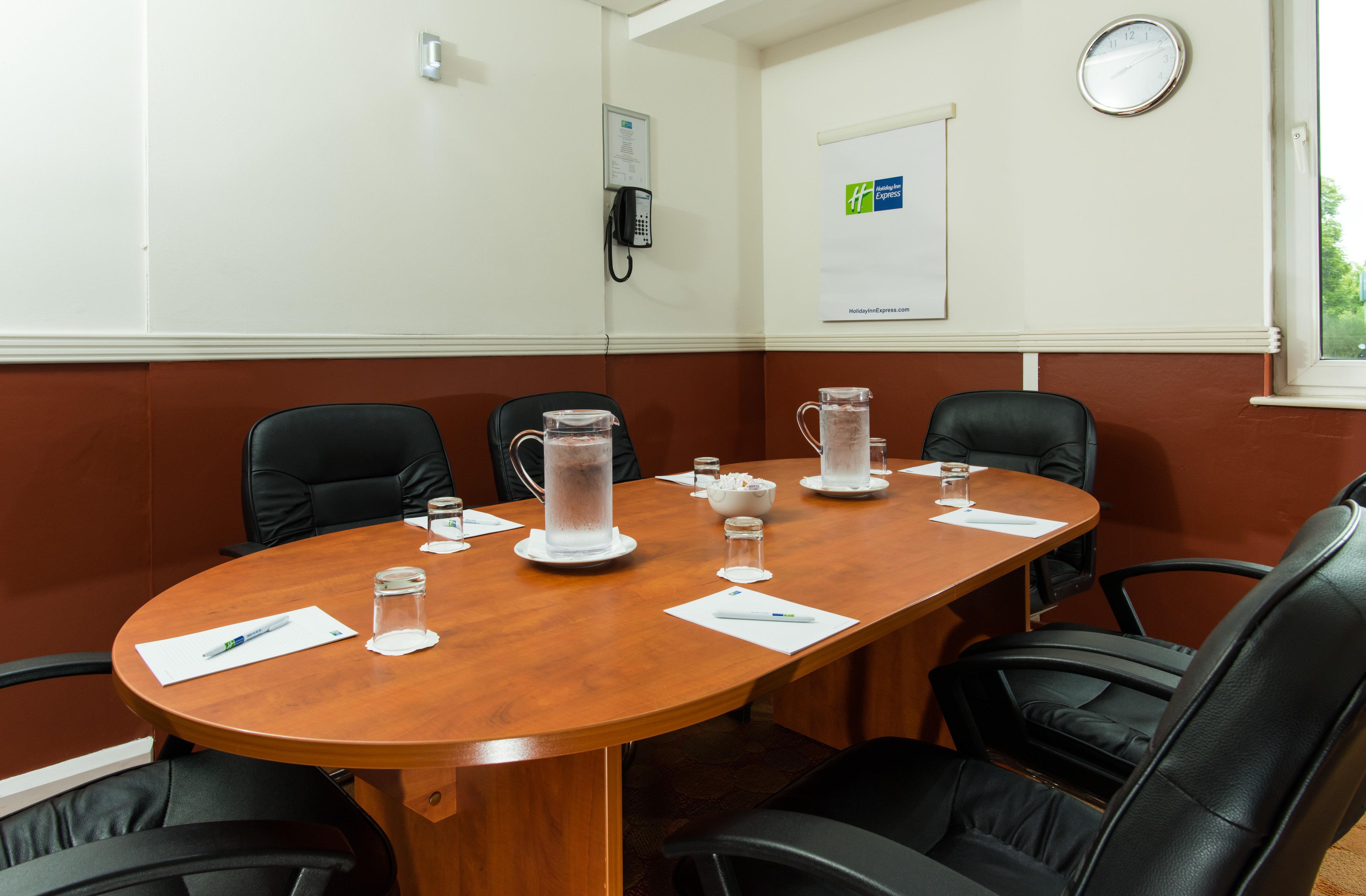 Holiday Inn Express Burton On Trent By Ihg Dış mekan fotoğraf