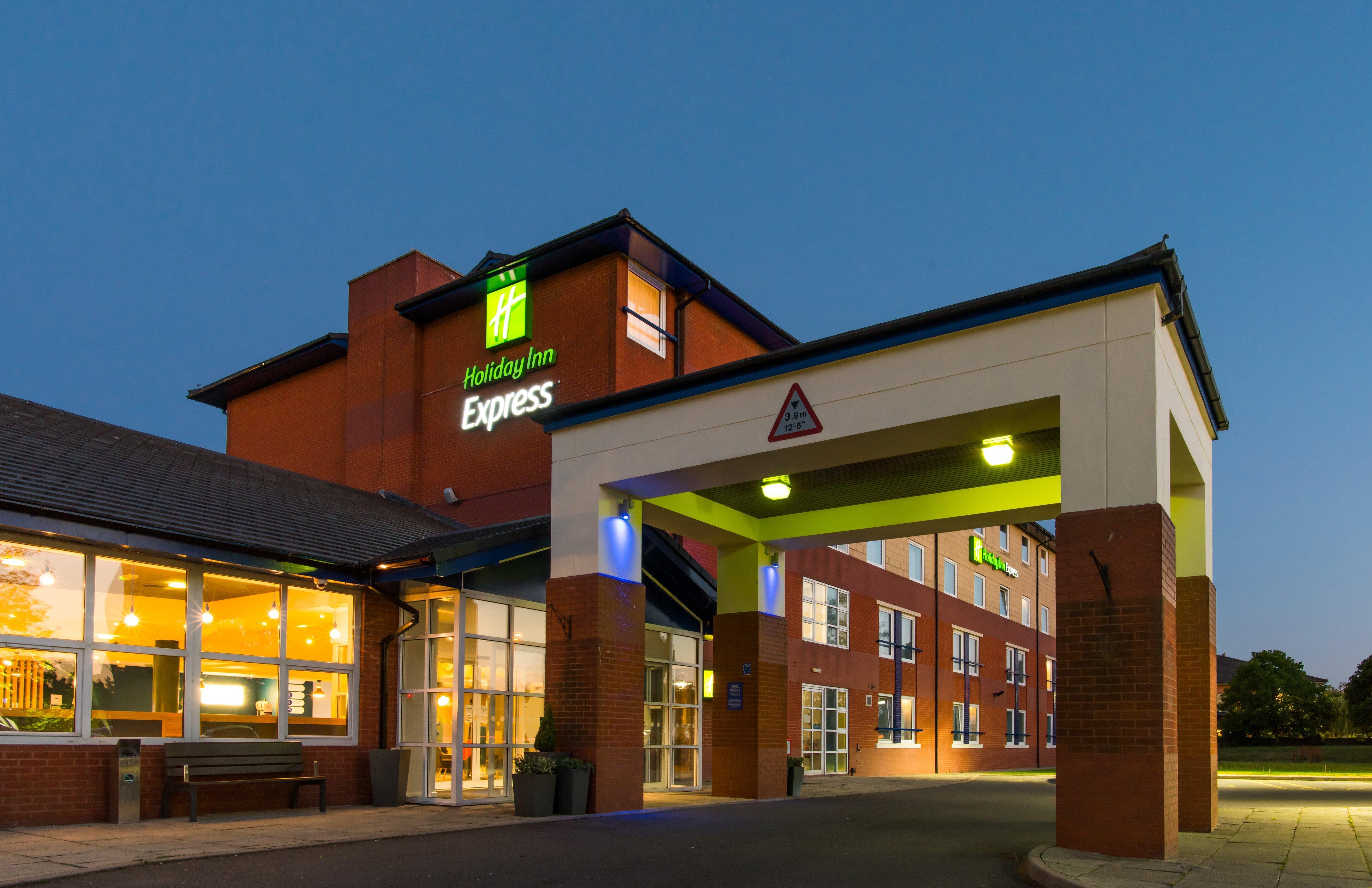 Holiday Inn Express Burton On Trent By Ihg Dış mekan fotoğraf