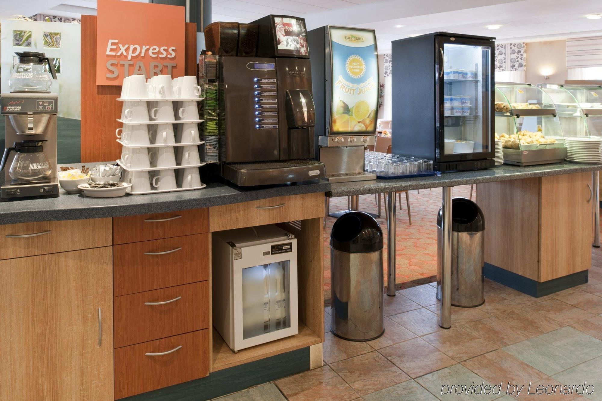 Holiday Inn Express Burton On Trent By Ihg Dış mekan fotoğraf