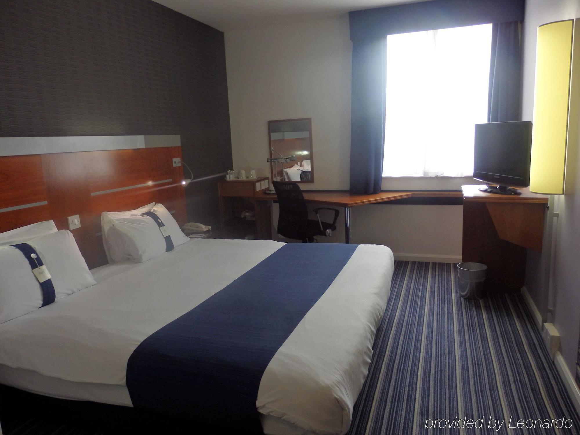 Holiday Inn Express Burton On Trent By Ihg Dış mekan fotoğraf