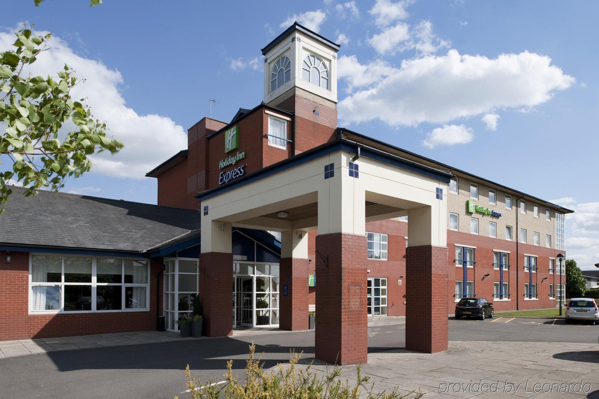 Holiday Inn Express Burton On Trent By Ihg Dış mekan fotoğraf
