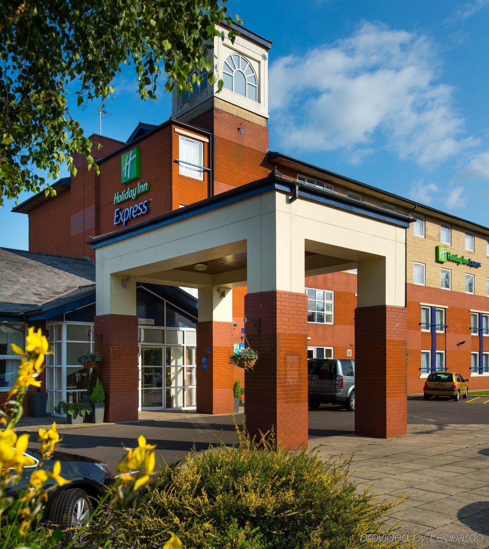 Holiday Inn Express Burton On Trent By Ihg Dış mekan fotoğraf