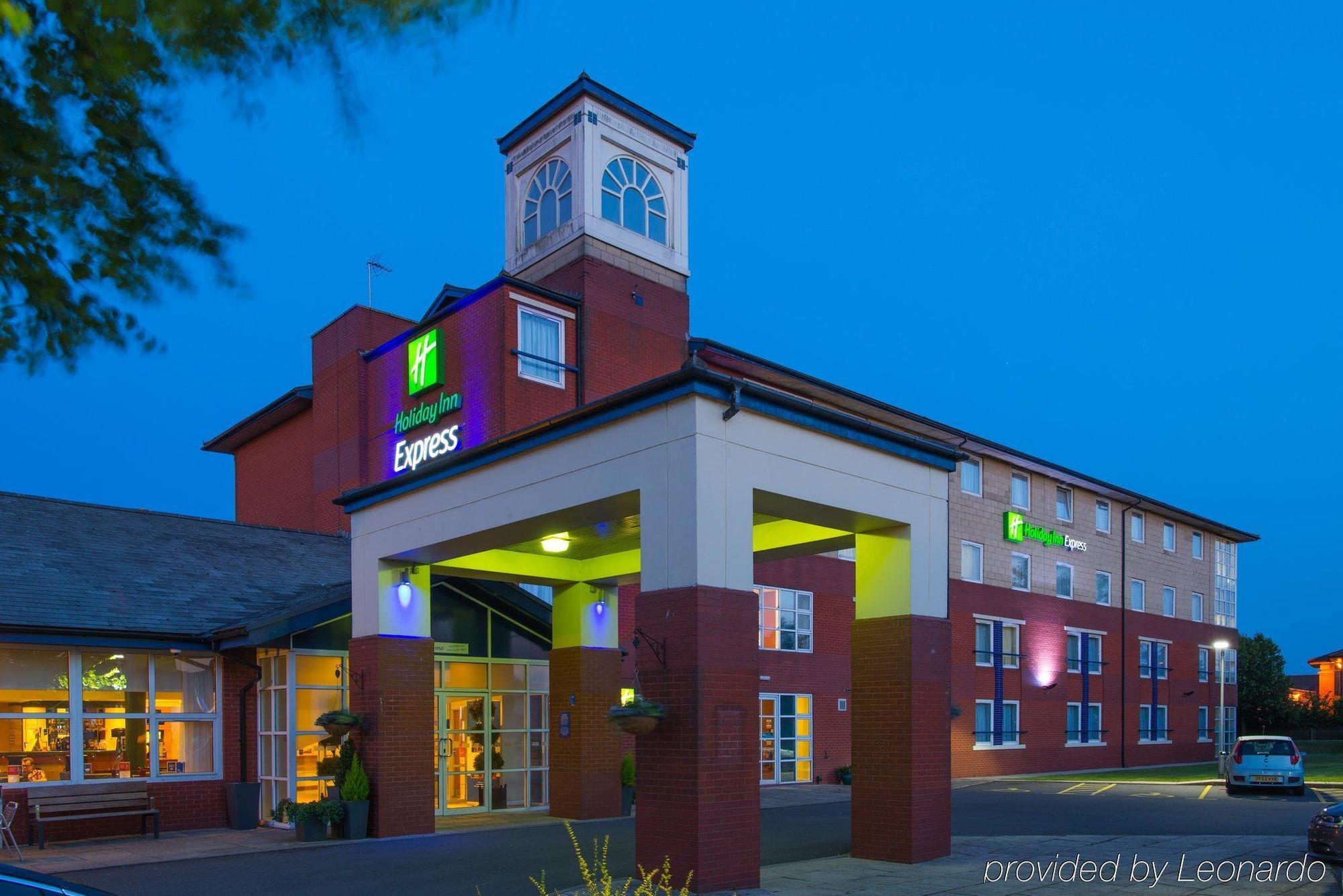 Holiday Inn Express Burton On Trent By Ihg Dış mekan fotoğraf