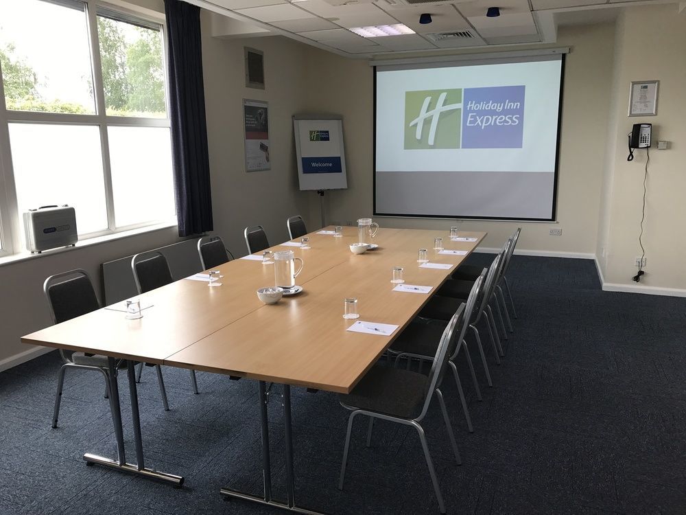 Holiday Inn Express Burton On Trent By Ihg Dış mekan fotoğraf