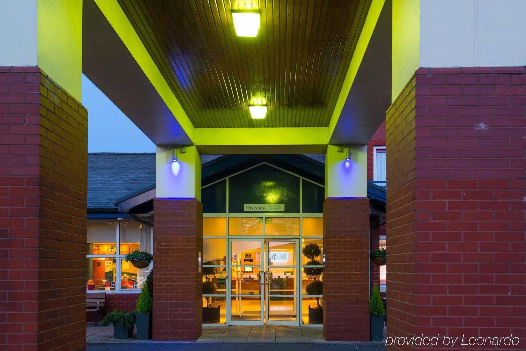 Holiday Inn Express Burton On Trent By Ihg Dış mekan fotoğraf