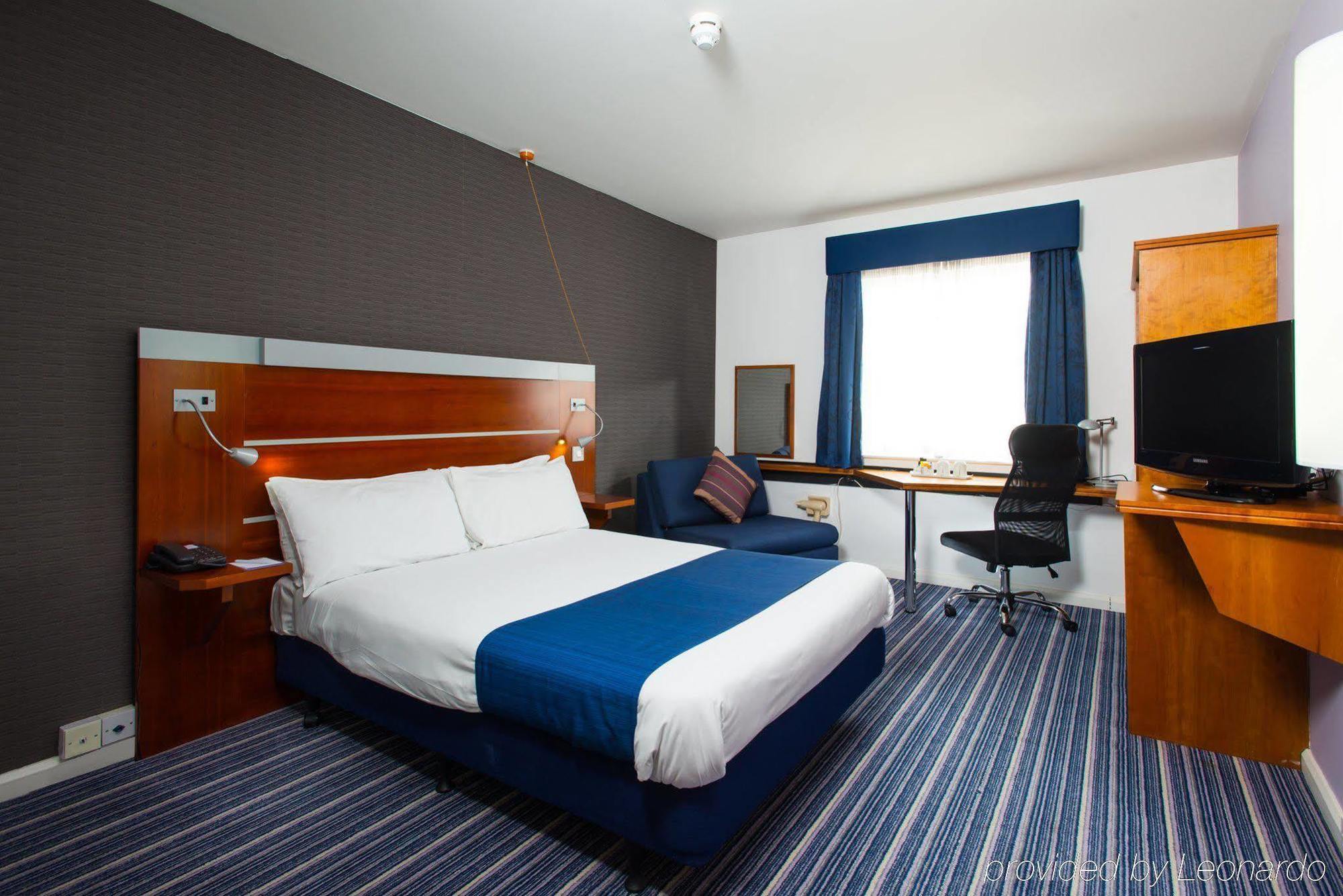 Holiday Inn Express Burton On Trent By Ihg Dış mekan fotoğraf