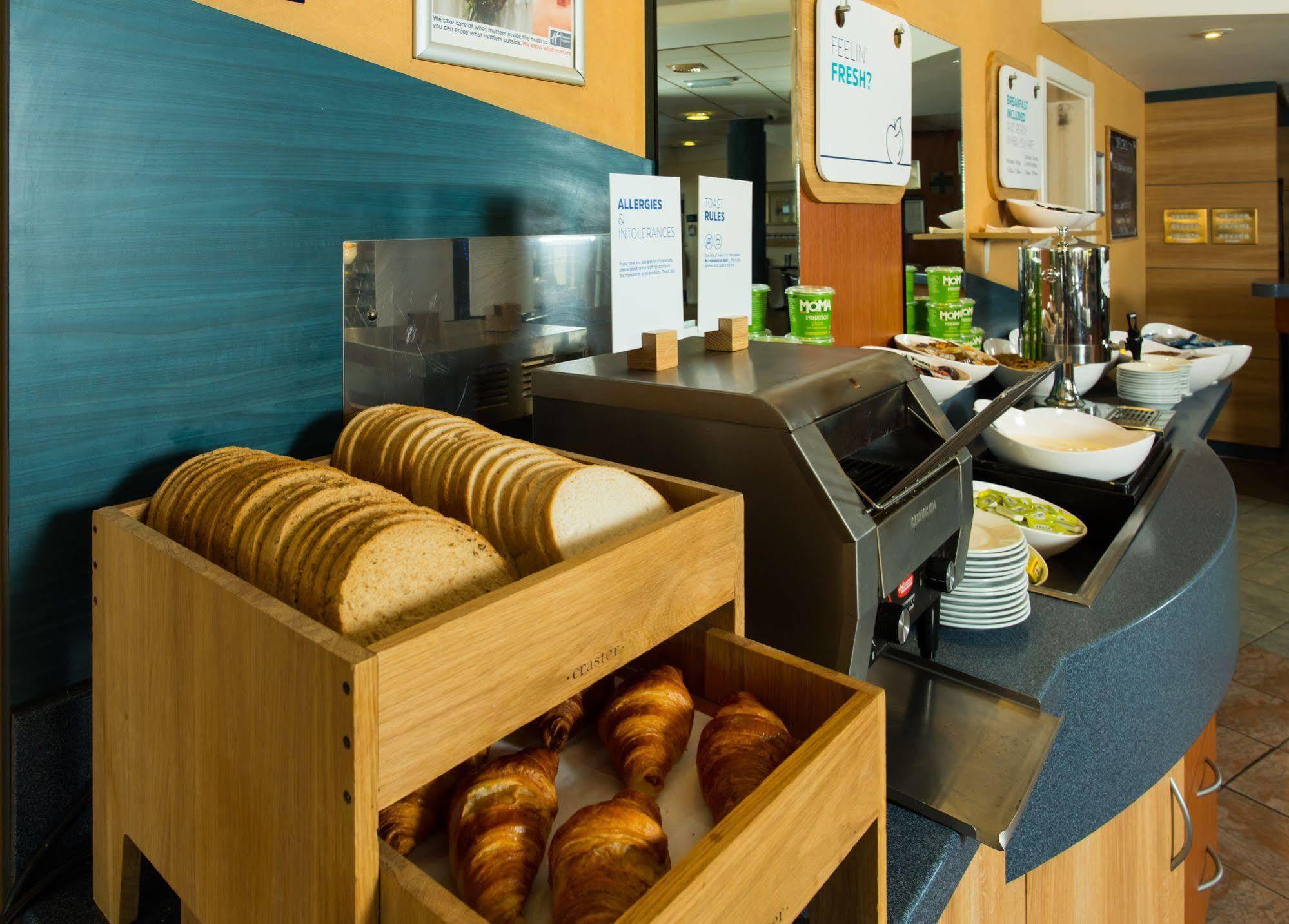 Holiday Inn Express Burton On Trent By Ihg Dış mekan fotoğraf