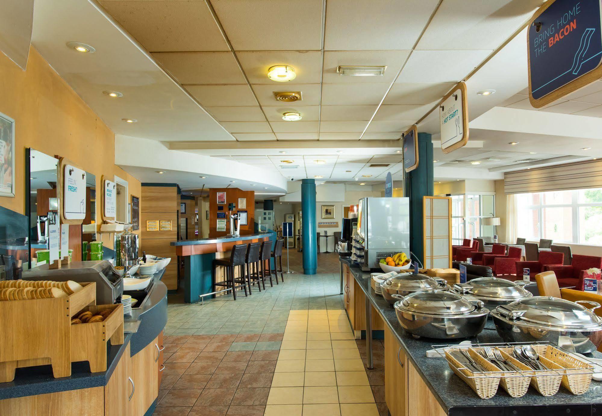 Holiday Inn Express Burton On Trent By Ihg Dış mekan fotoğraf